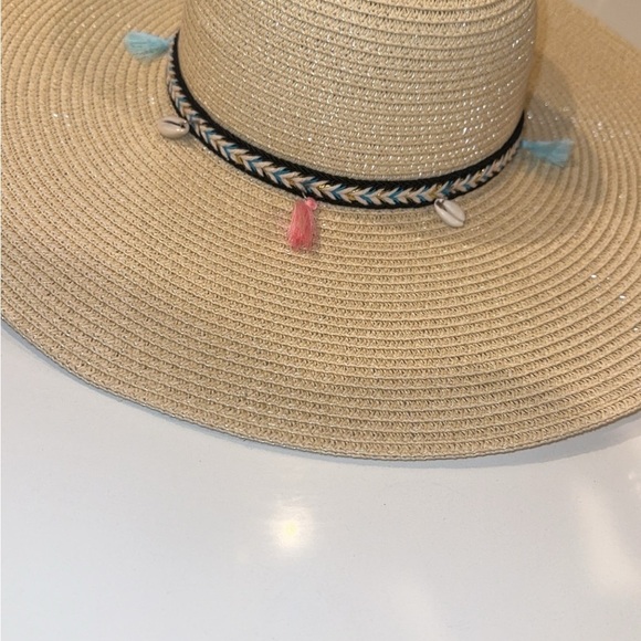 Brand New Beach Hat - Picture 2 of 3